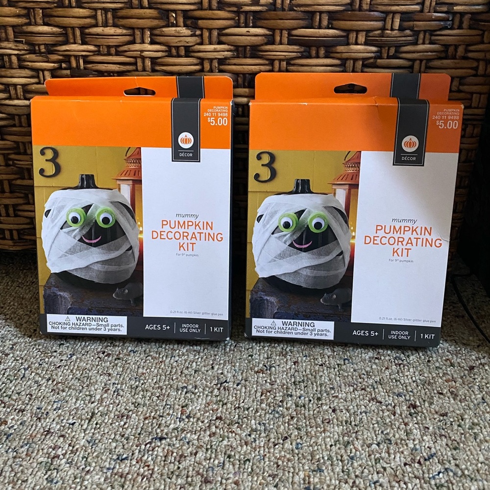🛍 5/$25 Two Halloween Pumpkin decorating kit MUMMYS ADD ON $5